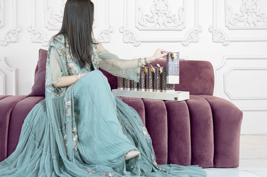 صينية جلد مع المرشات
