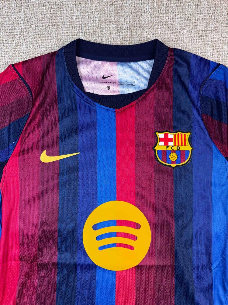تيشيرت برشلونة الأساسي فئة لاعبين لموسم 2026 - 2027