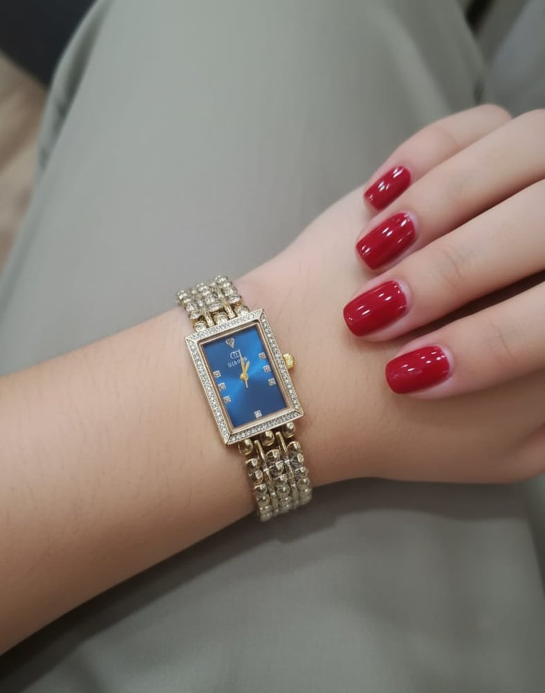 ساعة نسائية ضد الماء