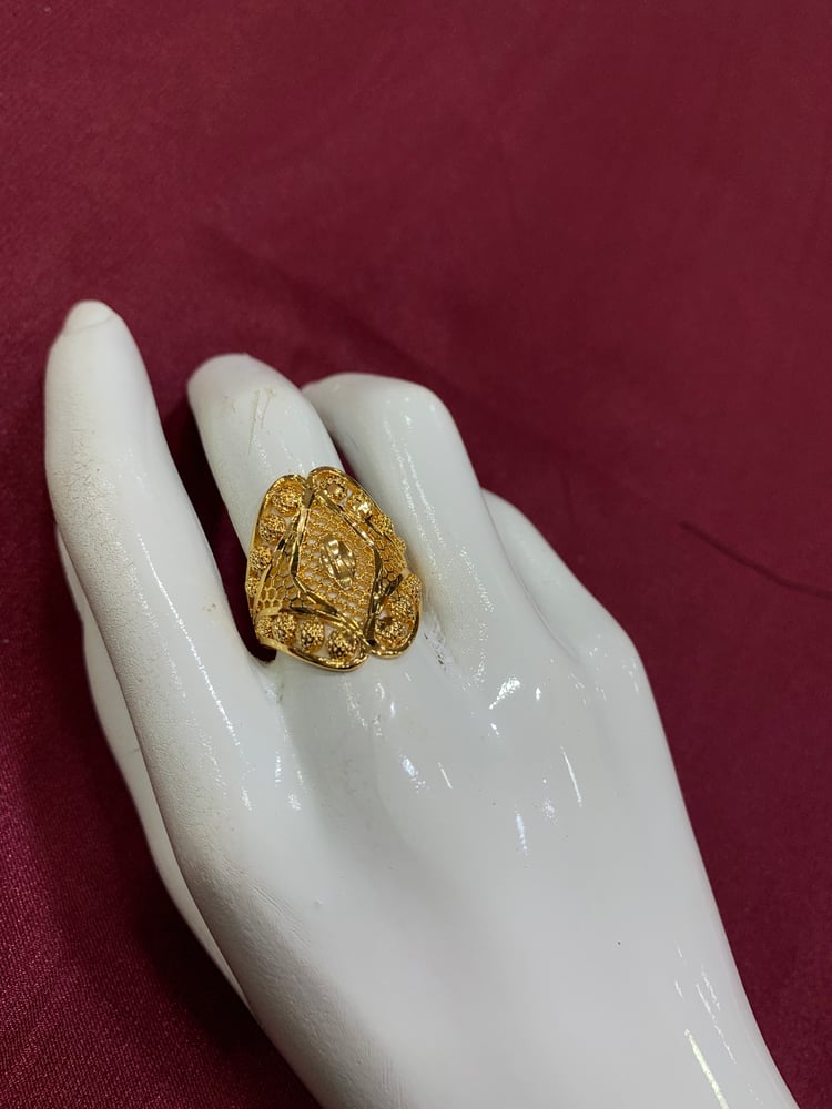 Women's gold alternative ring, expandable