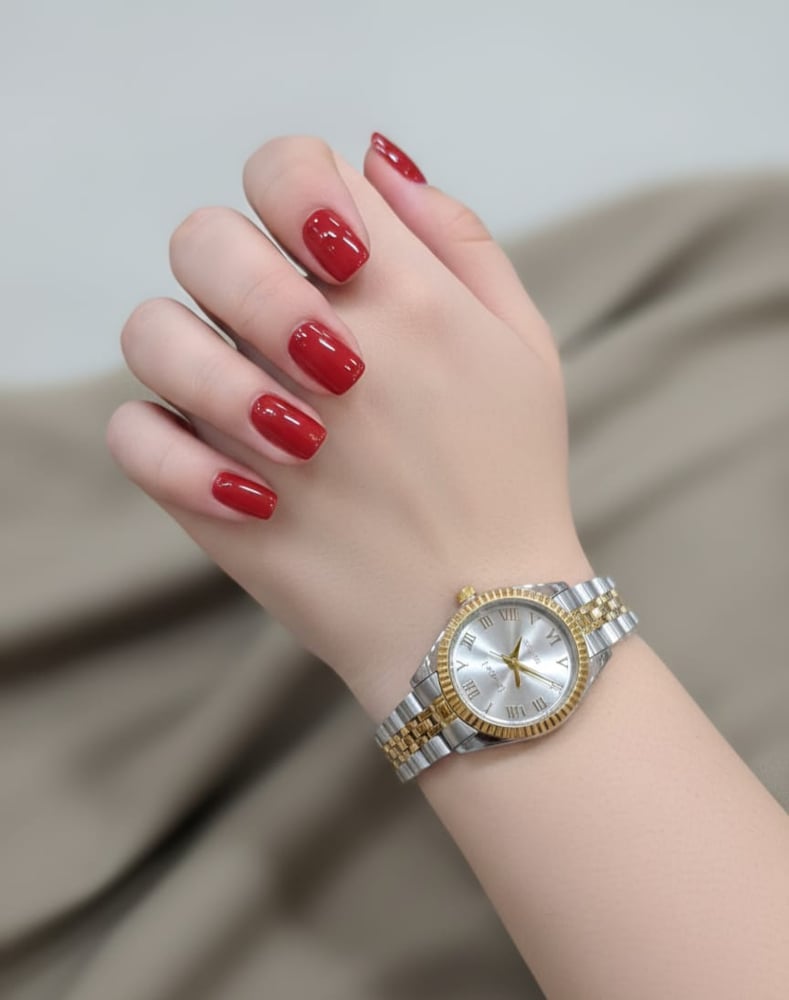 ساعة نسائية ضد الماء