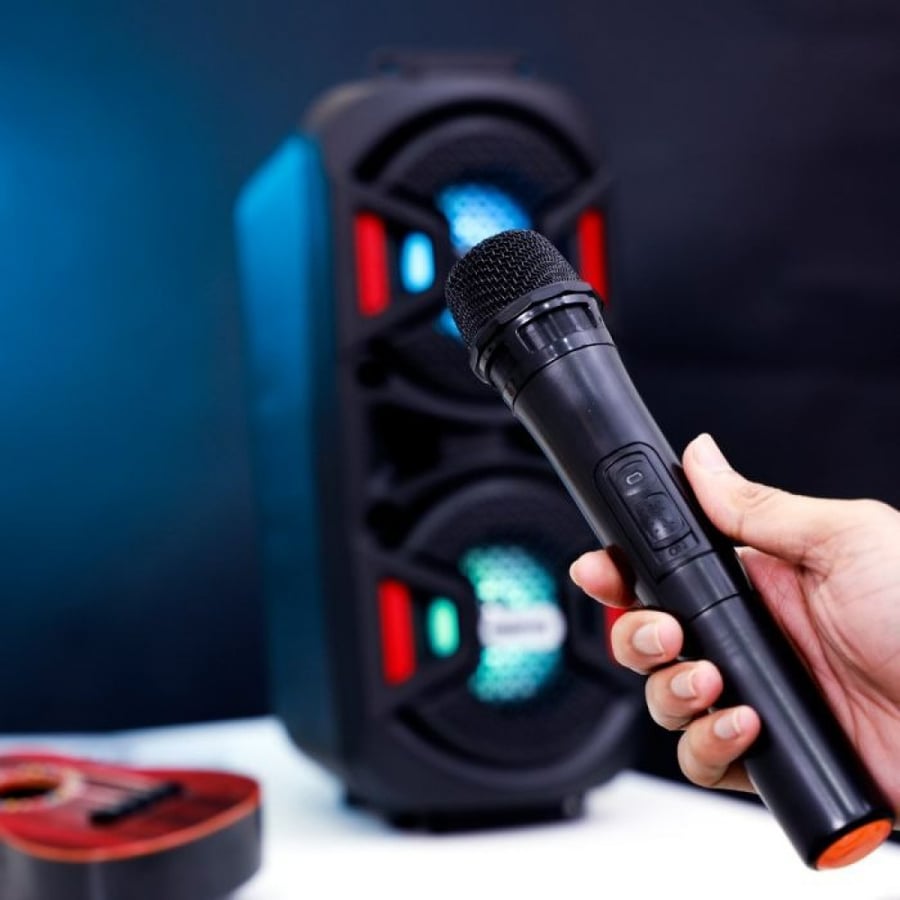 Portable rechargeable speaker from Jibas with microphone and remote control