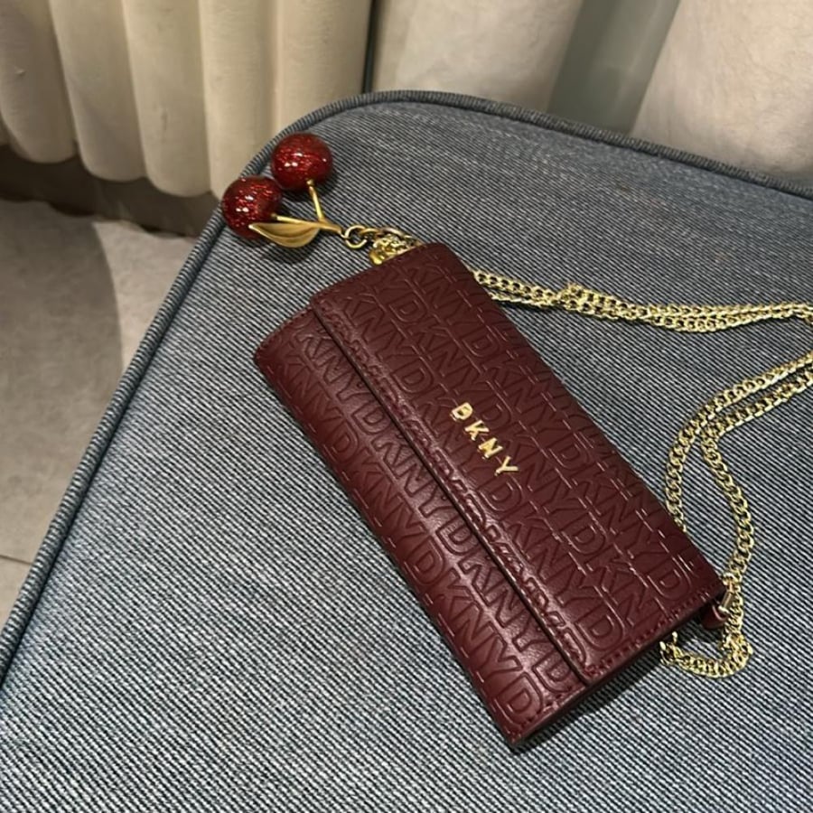 شنطه دكني DKNY مع الكرز