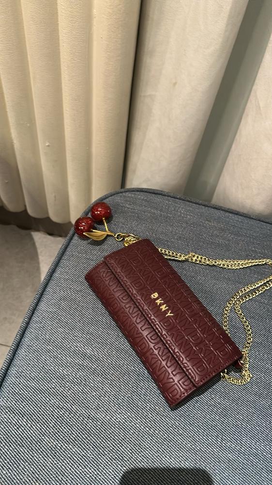 شنطه دكني DKNY مع الكرز