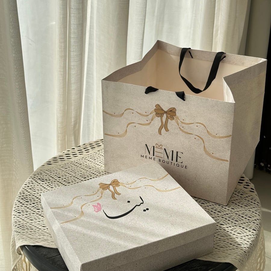 هديه (عباره عن بطانيه مطرزه + حفر الاسم بالليزر)