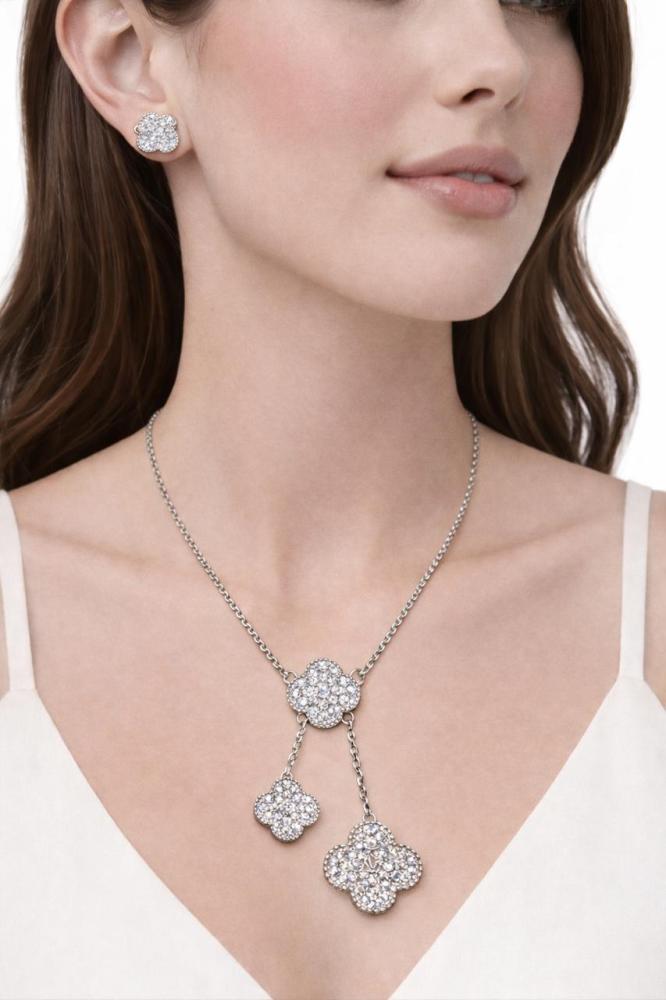 This is a high-quality Van Cleef & Arpels diamond watch set.