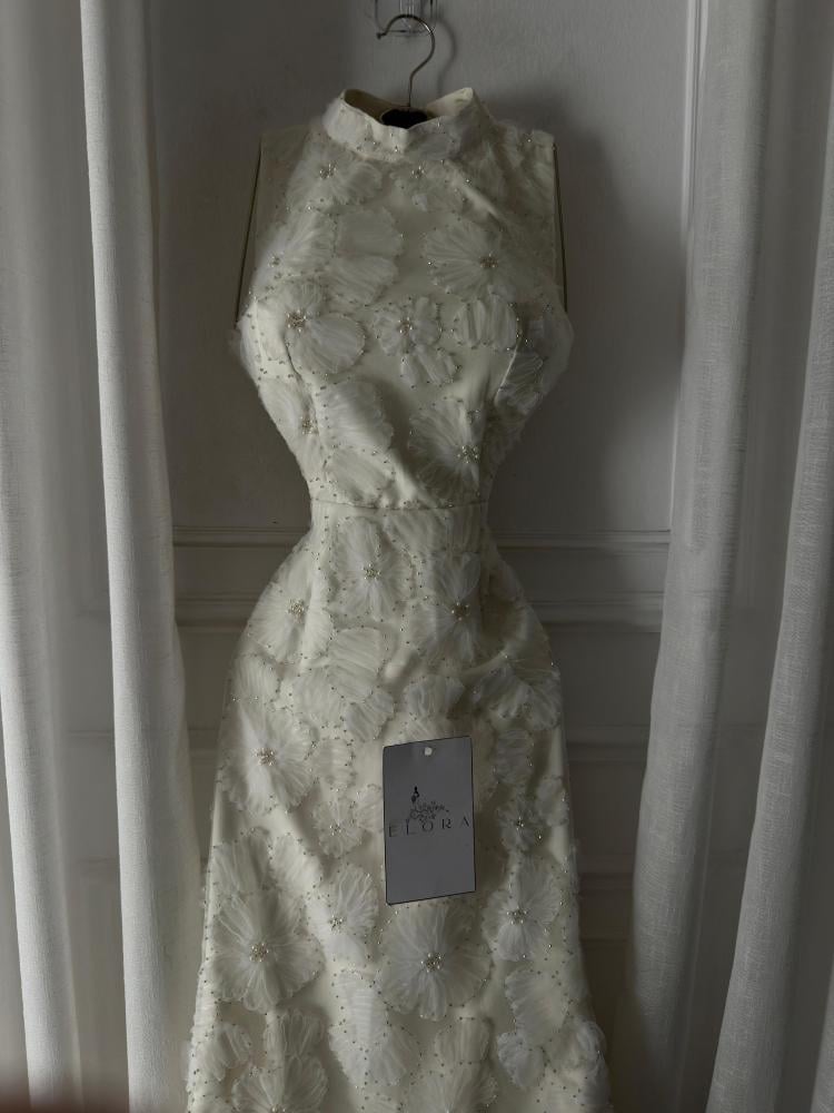 Evening dress white with elegant train