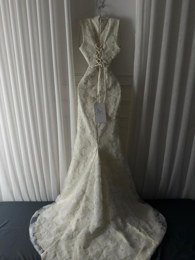 Evening dress white with elegant train