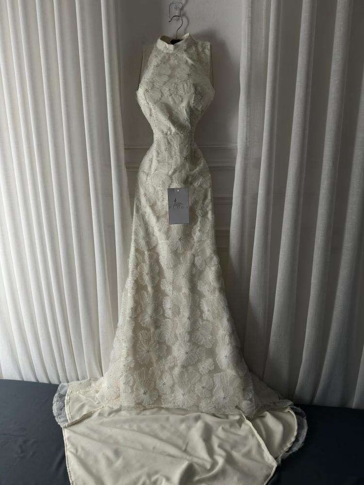 Evening dress white with elegant train