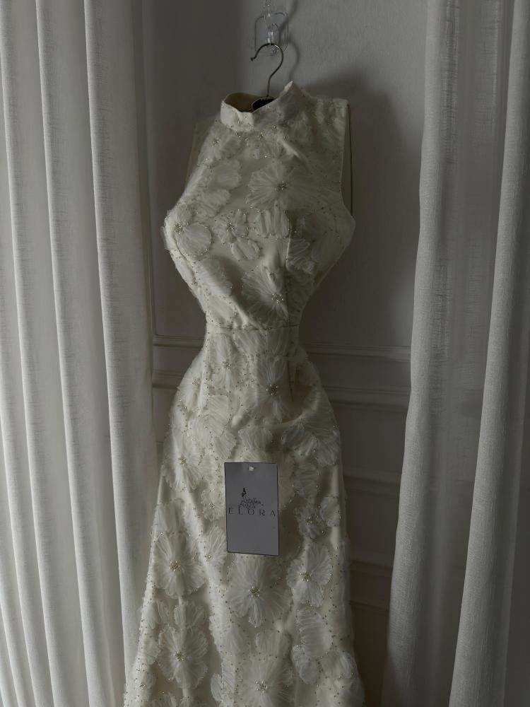 Evening dress white with elegant train