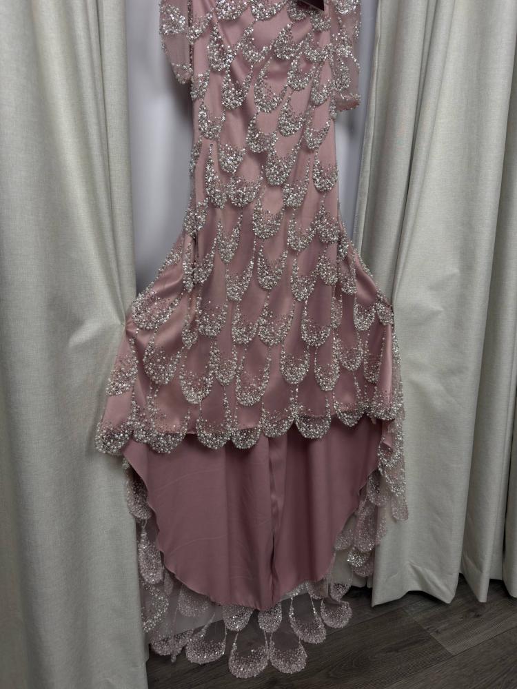 Elegant evening dress with sleeves and shawl