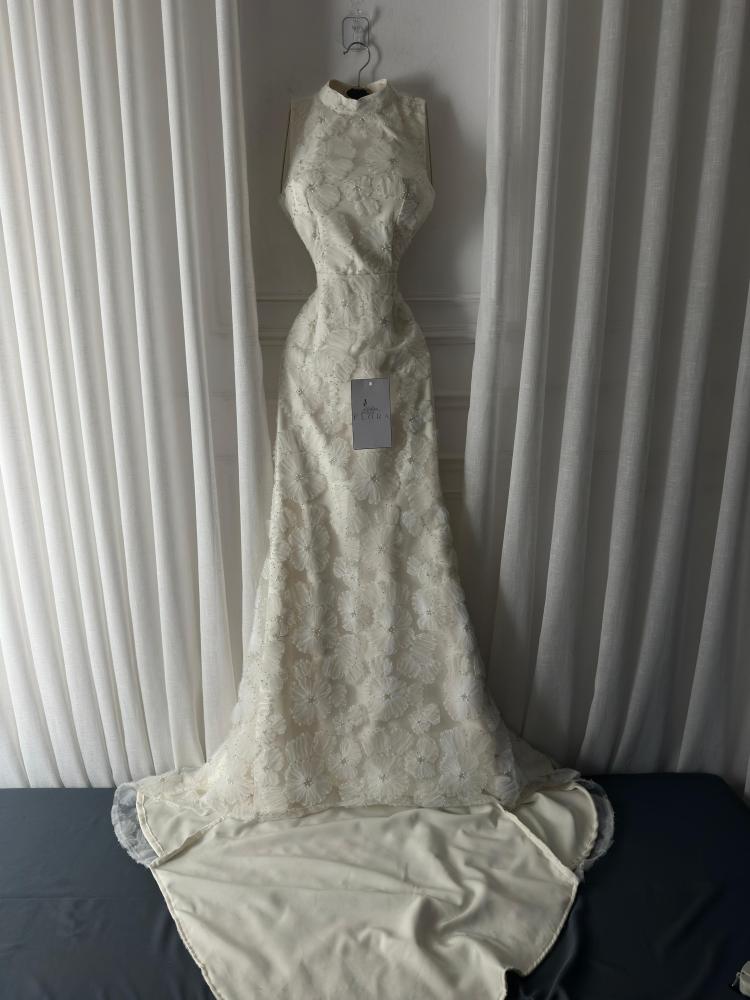 Evening dress white with elegant train