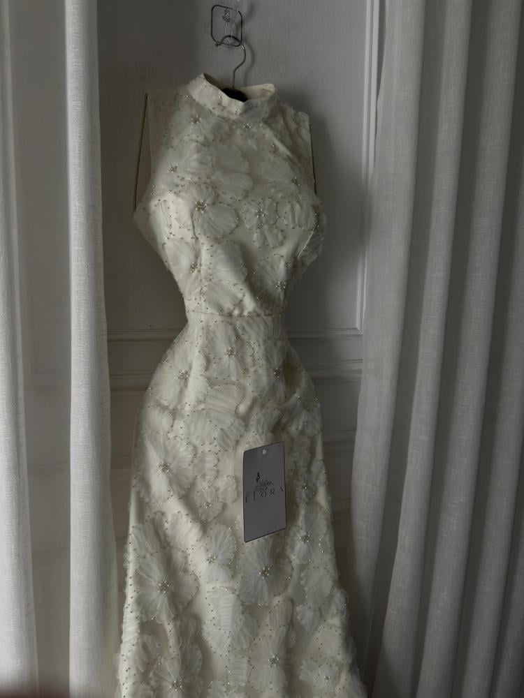Evening dress white with elegant train