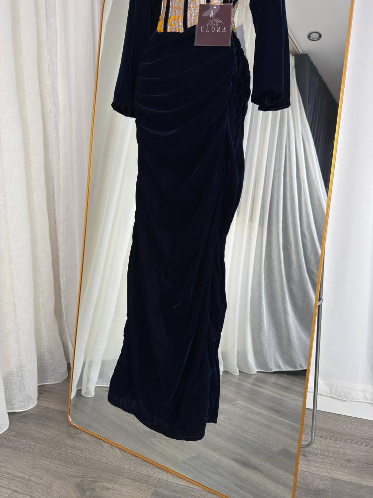 Navy blue dress, elegant style