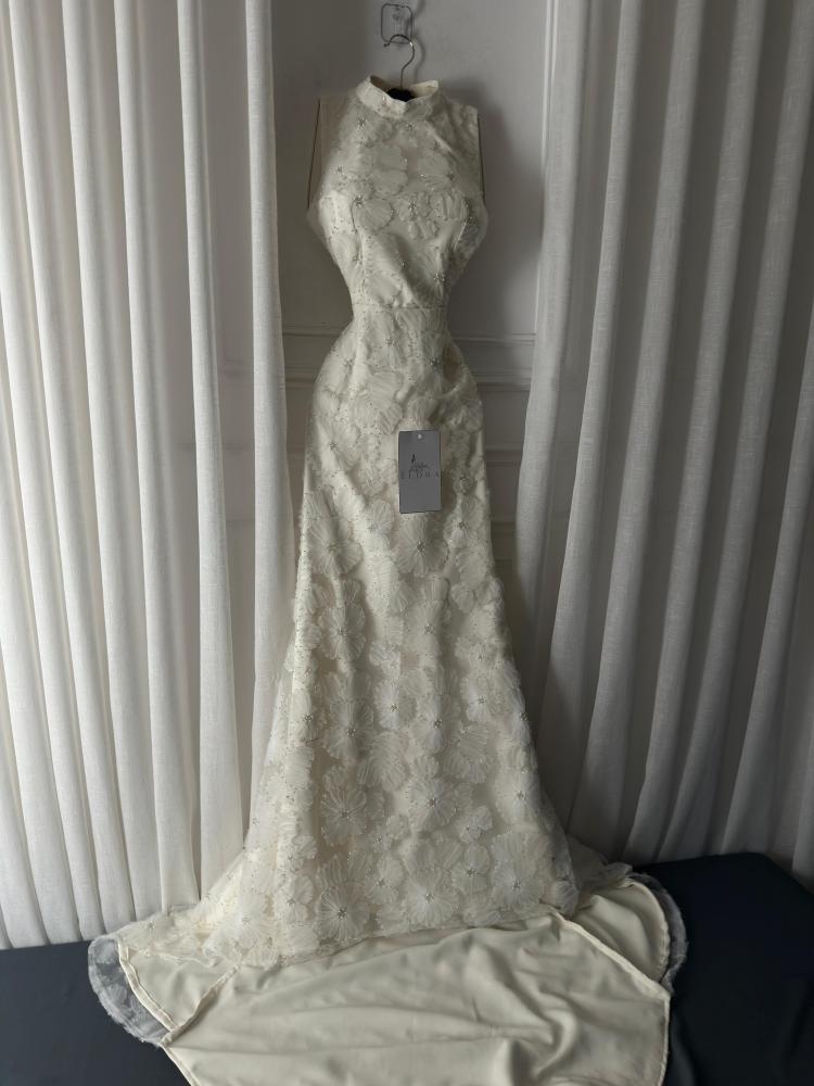 Evening dress white with elegant train