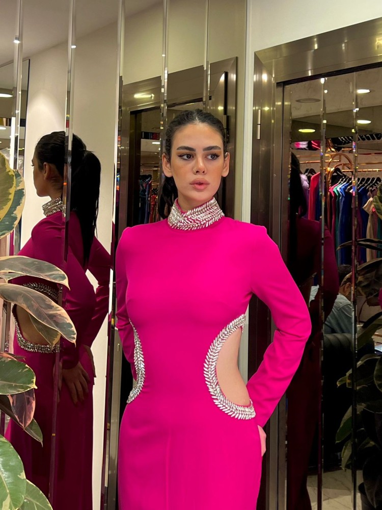 فستان سهره  مفتوح من الخصر بأكمام طويله