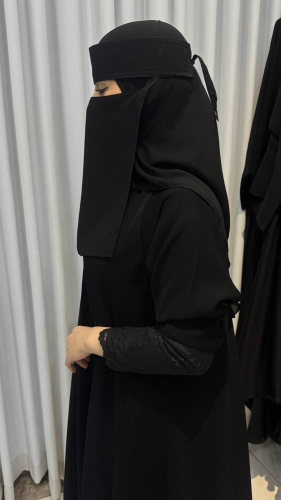 دلال
