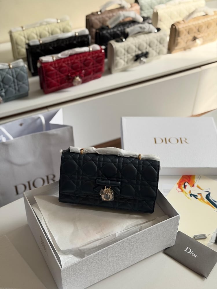 Dior bow