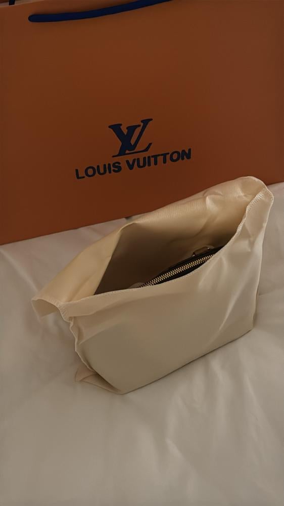 شنطة لويس فيتون — Louis Vuitton Monogram Canvas Bag