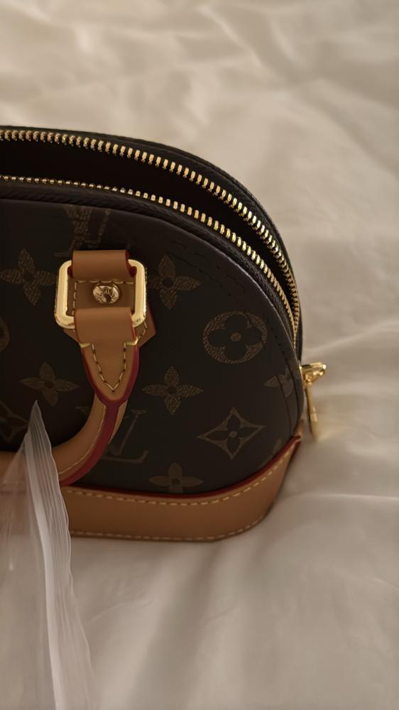 شنطة لويس فيتون — Louis Vuitton Monogram Canvas Bag
