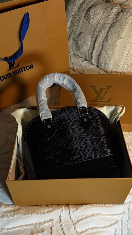 شنطة لويس فيتون — Louis Vuitton Alma BB Handbag