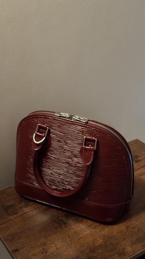شنطة لويس فيتون — Louis Vuitton Alma BB Handbag