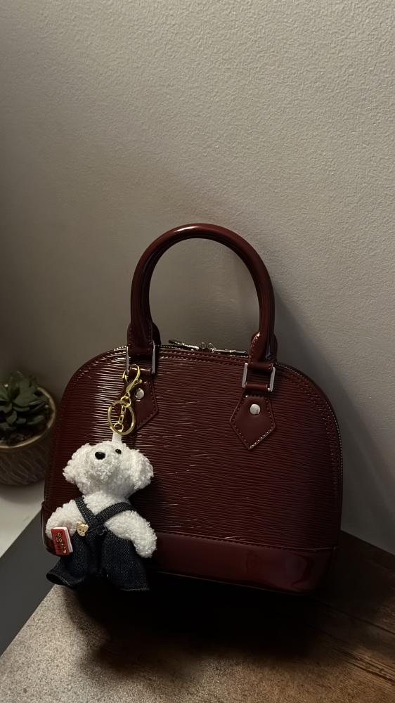 شنطة لويس فيتون — Louis Vuitton Alma BB Handbag