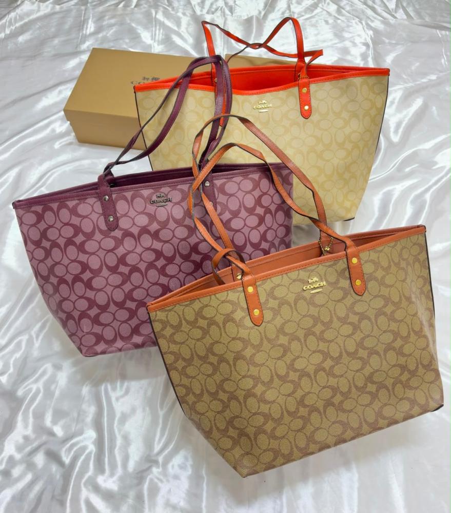 شنطة كوتش — Coach Signature Tote Bag