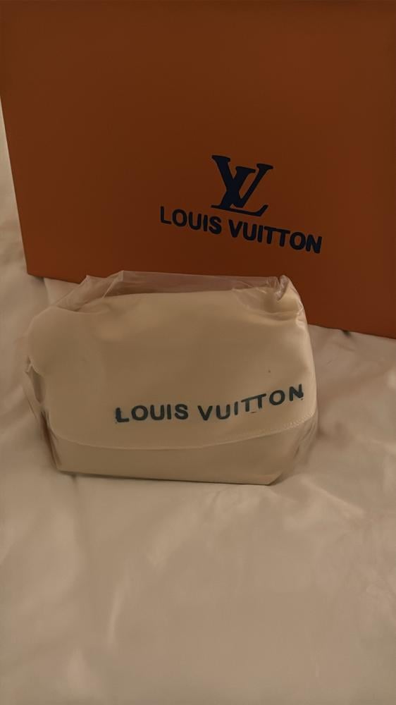 شنطة لويس فيتون — Louis Vuitton Monogram Canvas Bag