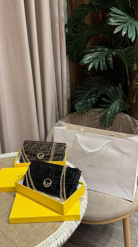 شنطة فندي — Fendi Chain Flap Bag