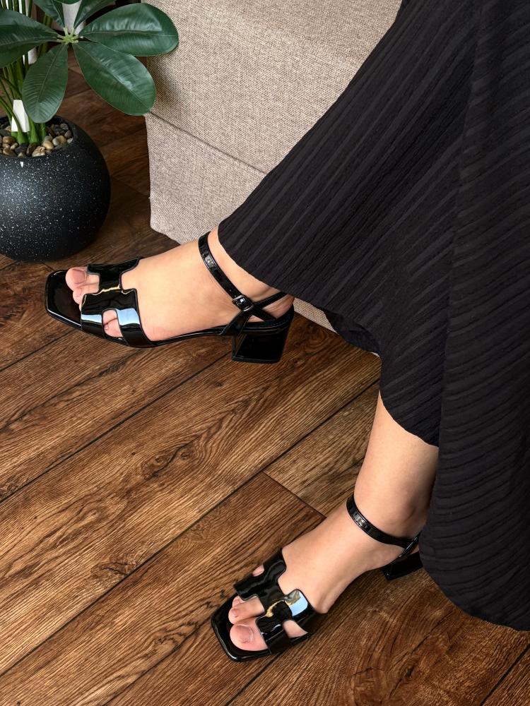 كعب نسائي — Buckle Strap Heeled Sandals