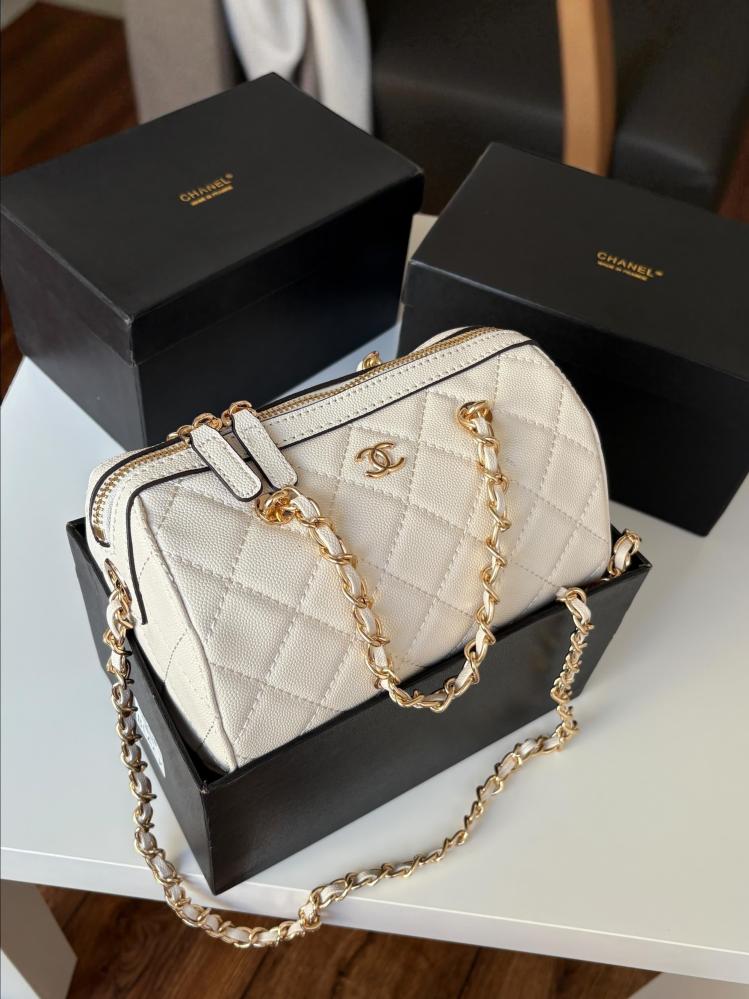 شنطة شانيل — Chanel Quilted Zip Top Handbag