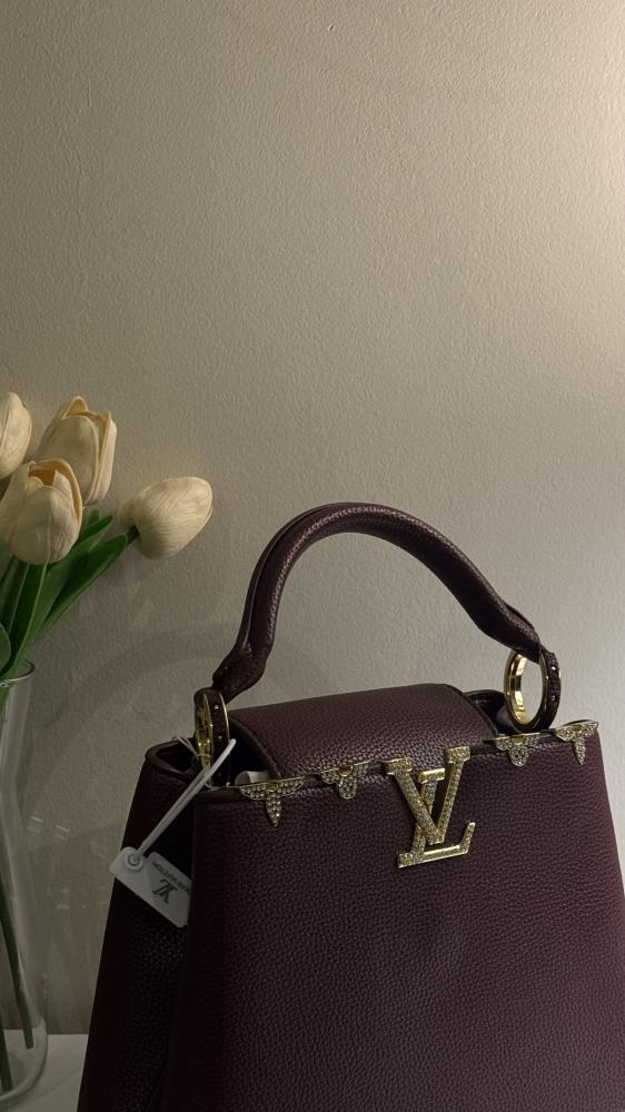 شنطة لويس فيتون — Louis Vuitton Capucines Top Handle Bag