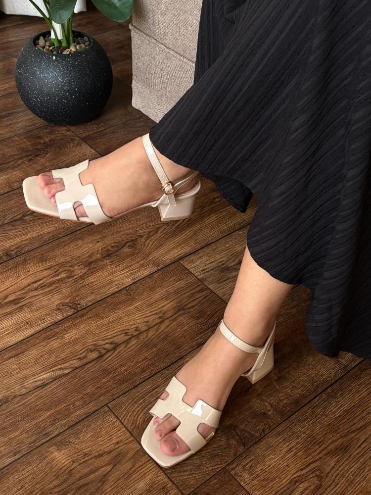 كعب نسائي — Buckle Strap Heeled Sandals