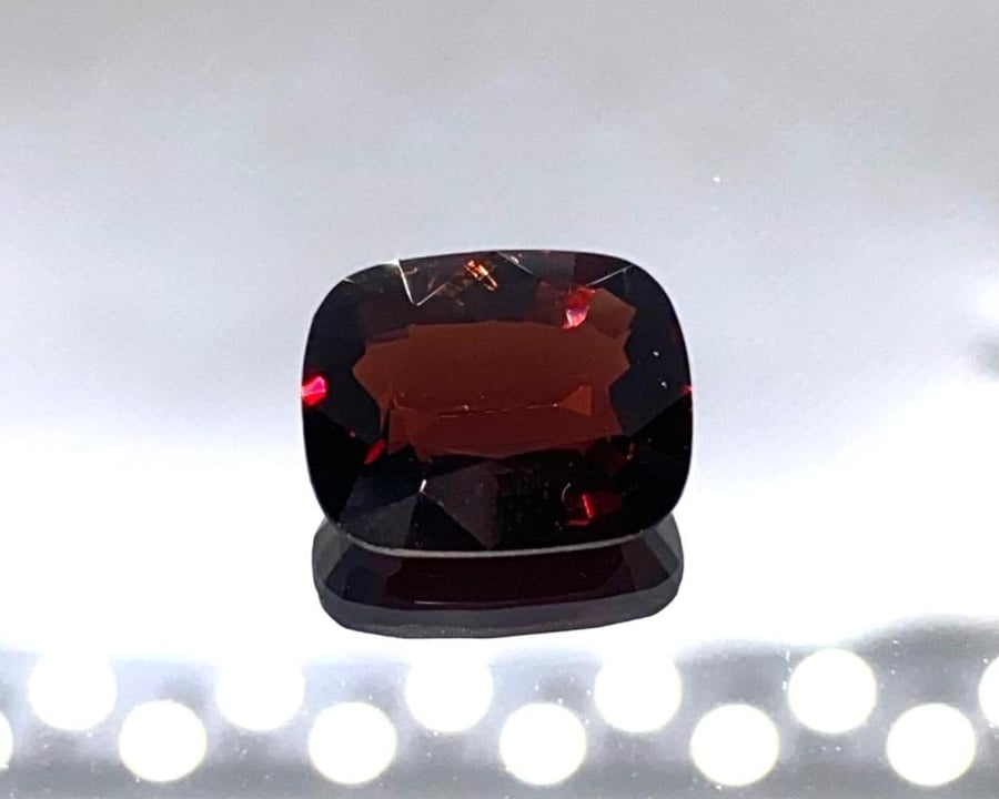 سبنيل بورمي (Vivid Red) عالي الجودة طبيعي (غير معالج) 4.27 قيراط