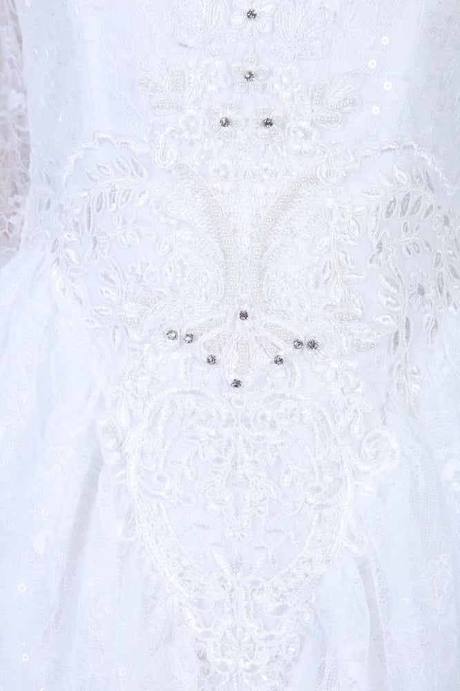 Be unforgettable in this wedding dress, Evelin dress. A wonderful artistic masterpiece and unmatched elegance.