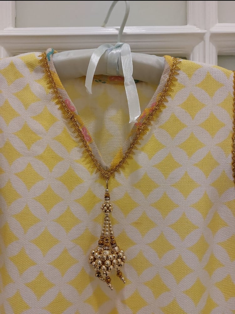 Modern thobe in attractive colors