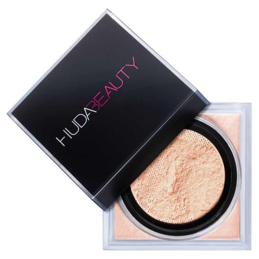 Huda Beauty powder sprinkled PEACH PIE