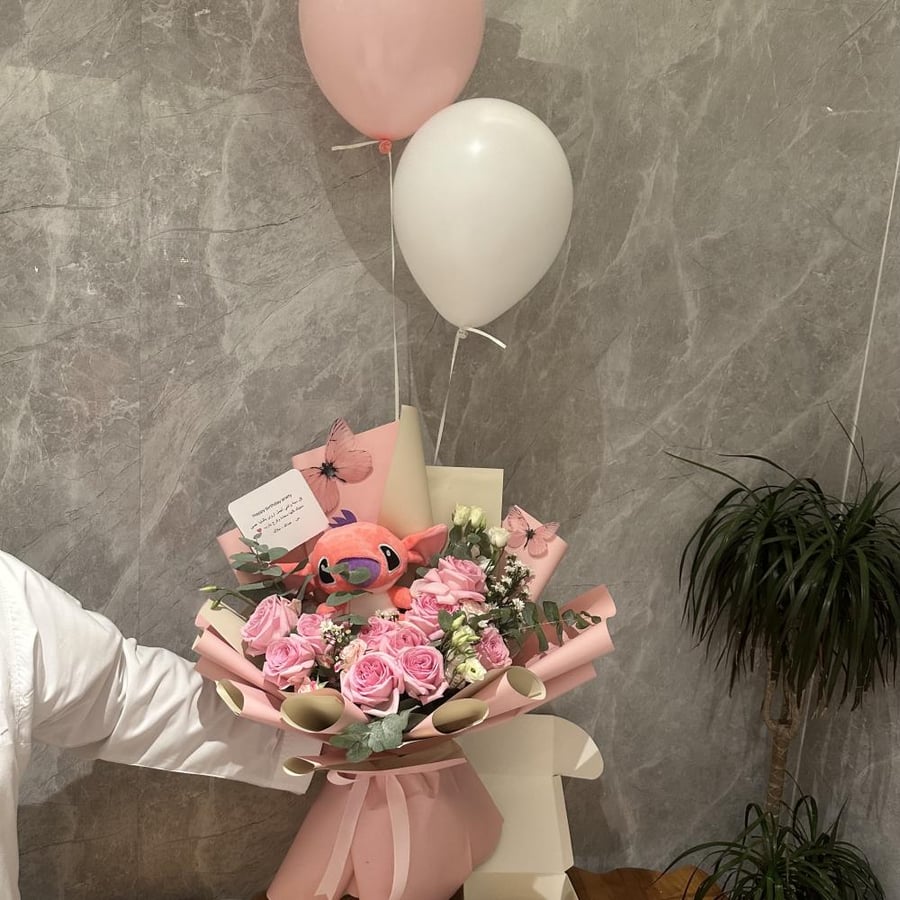 A pink bouquet of flowers with a Stitch doll – soft gifts for occasions