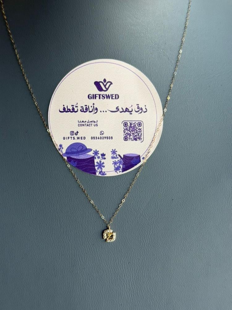 18 karat gold necklace with flower design in the heart box – Wudd gifts ~ gift arrangement and delivery Jeddah
