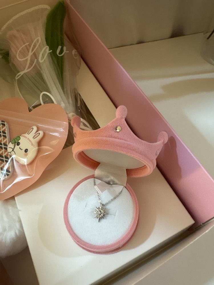 Teddy bear box with necklace