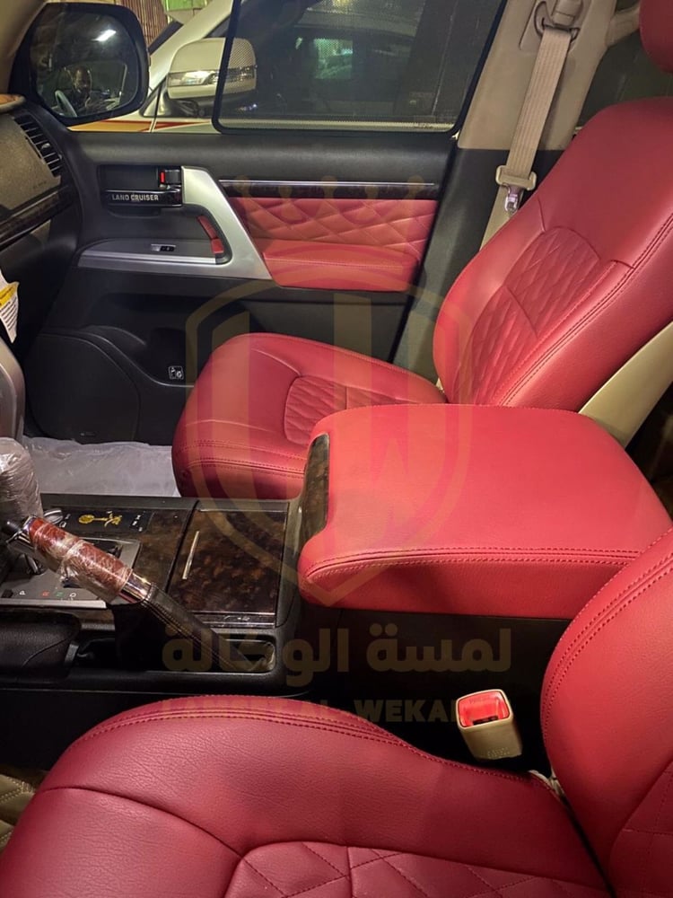 تنجيد لاند كروزر لون عنابي مراتب وأبواب جلد ألماني فاخر