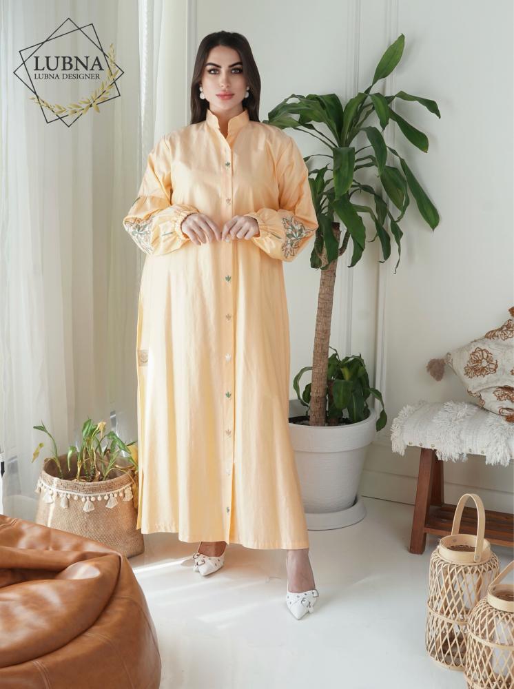Hand-embroidered thobe with a belt