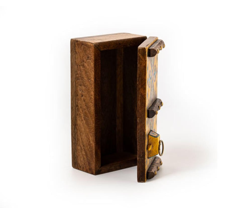 Nadji box with two clocks