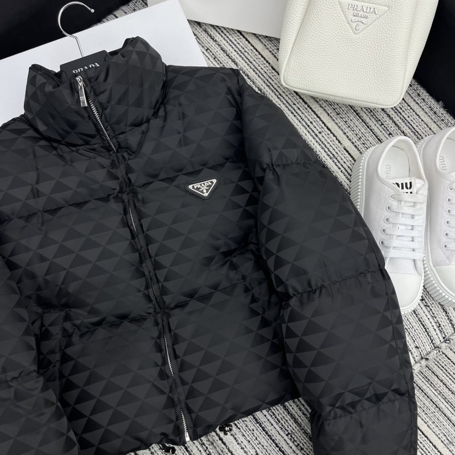 جاكيت برادا
