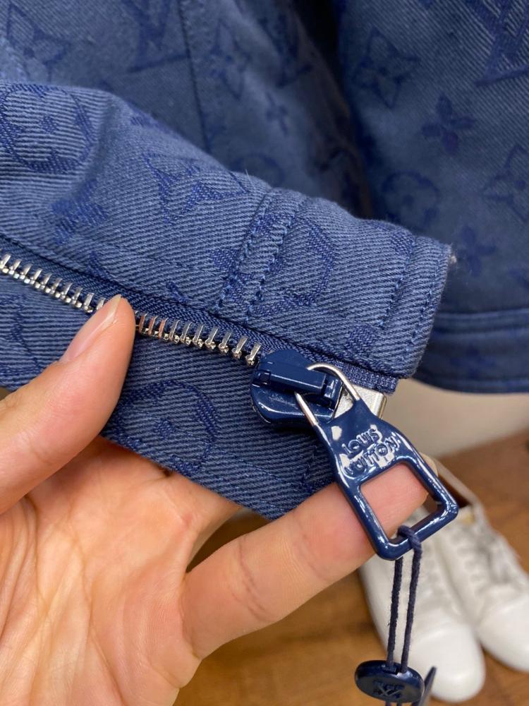 ‏ Louis Vuitton