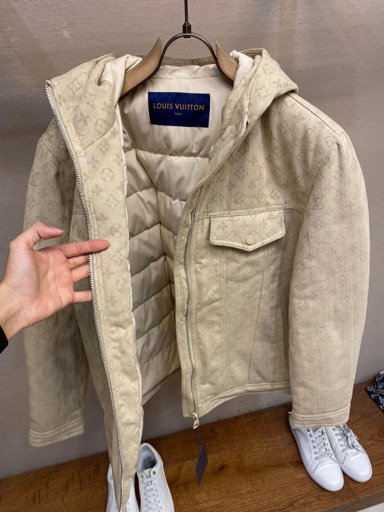 ‏ Louis Vuitton