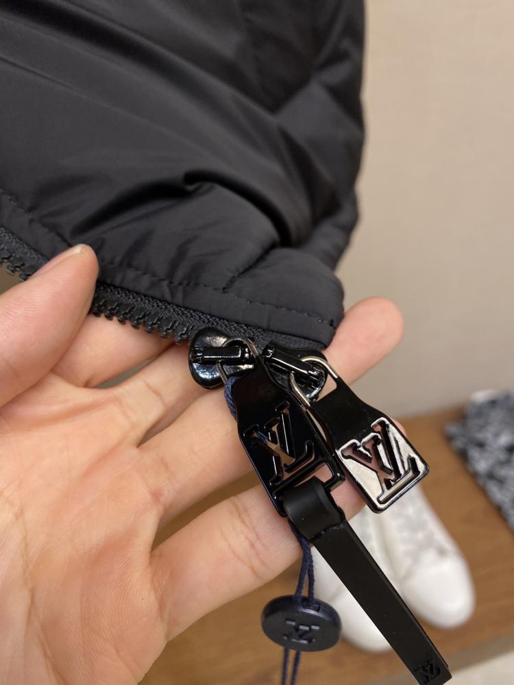 ‏ Louis Vuitton