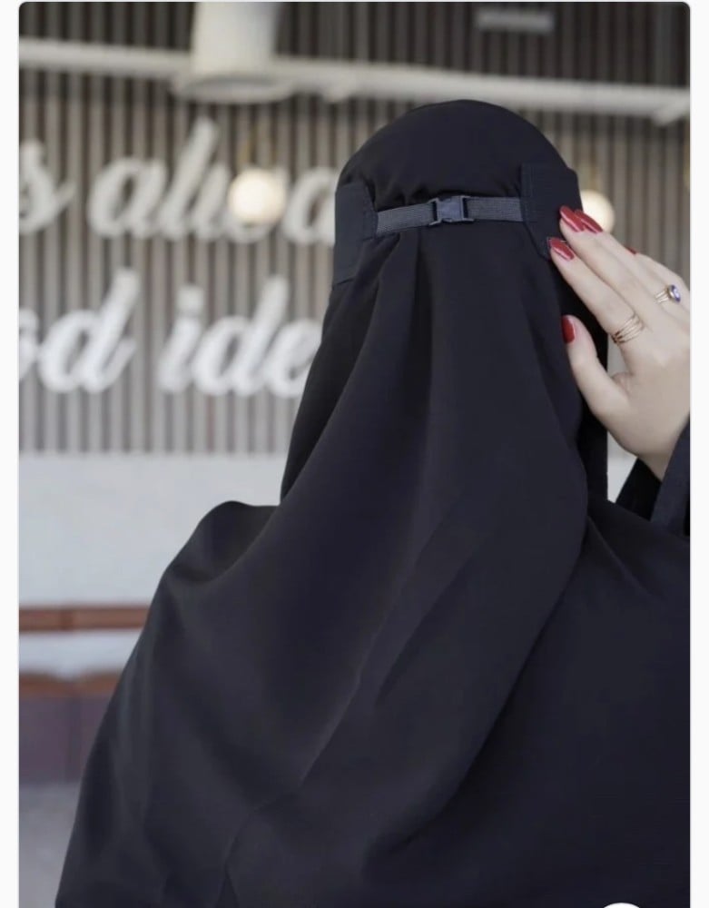 نقاب قصير مشبك