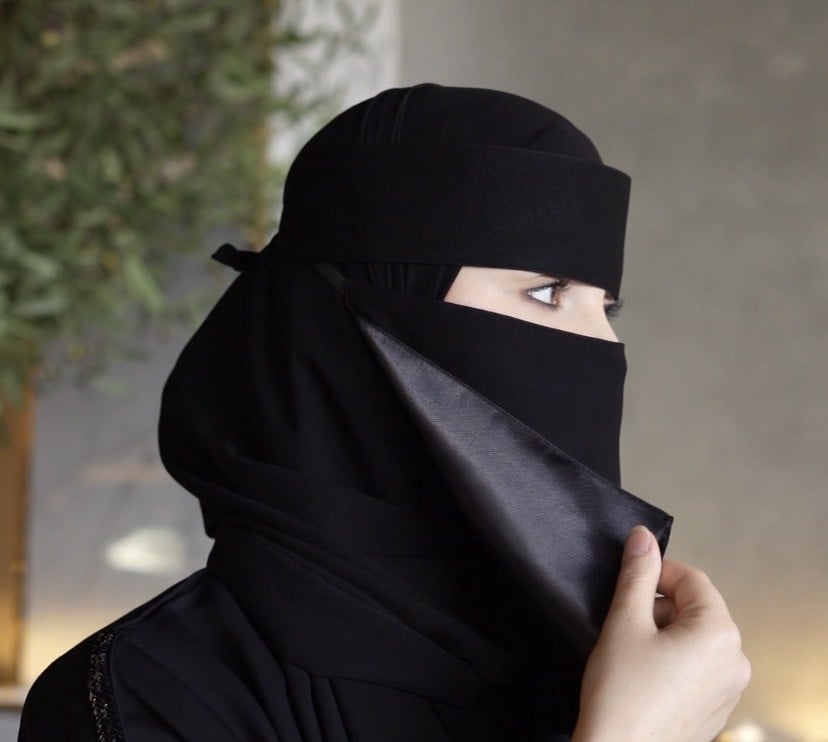نقاب وسط مبطن